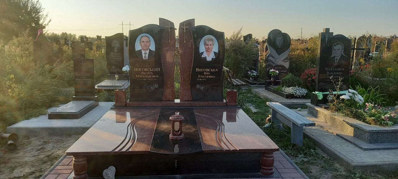 Подвійний пам’ятник №14