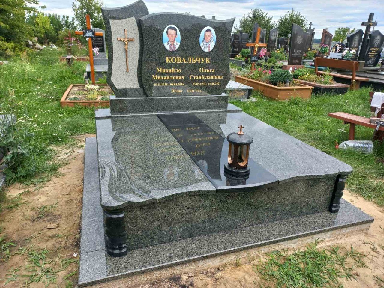 Подвійний пам’ятник №16