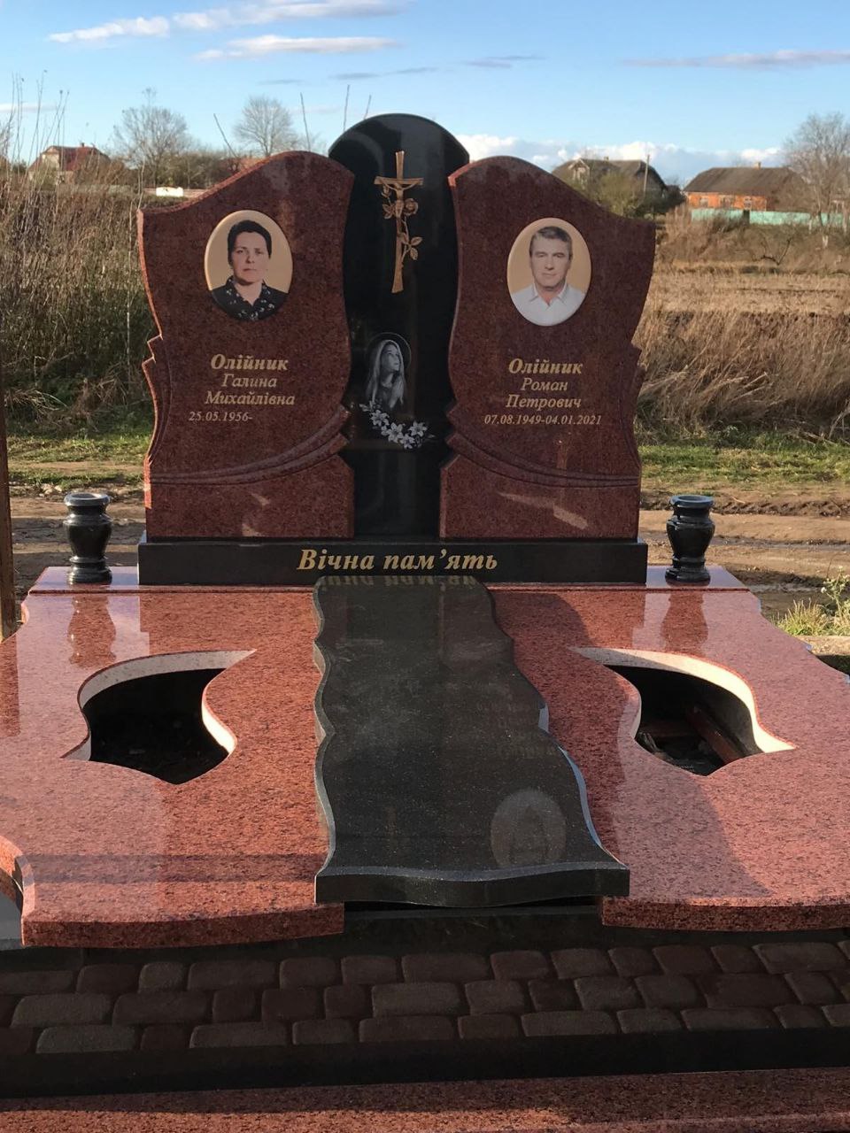 Подвійний пам’ятник №17