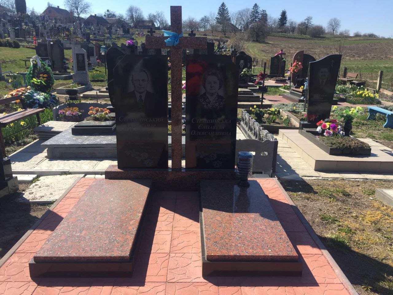 Подвійний пам’ятник №24