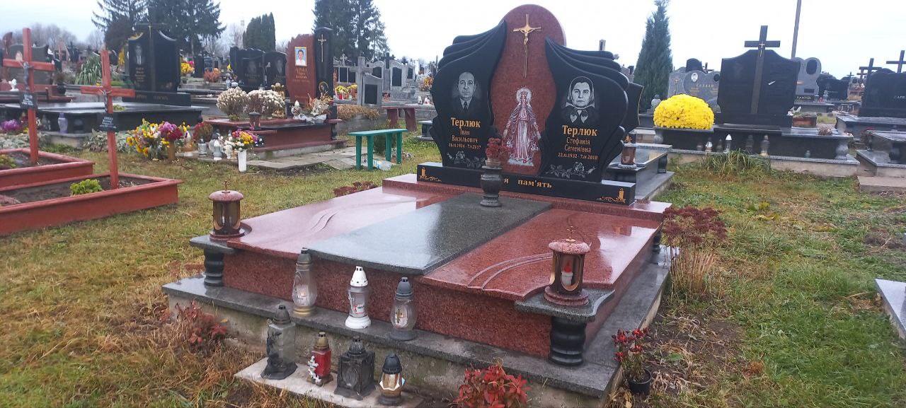 Подвійний пам’ятник №30