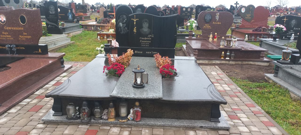 Подвійний пам’ятник №37