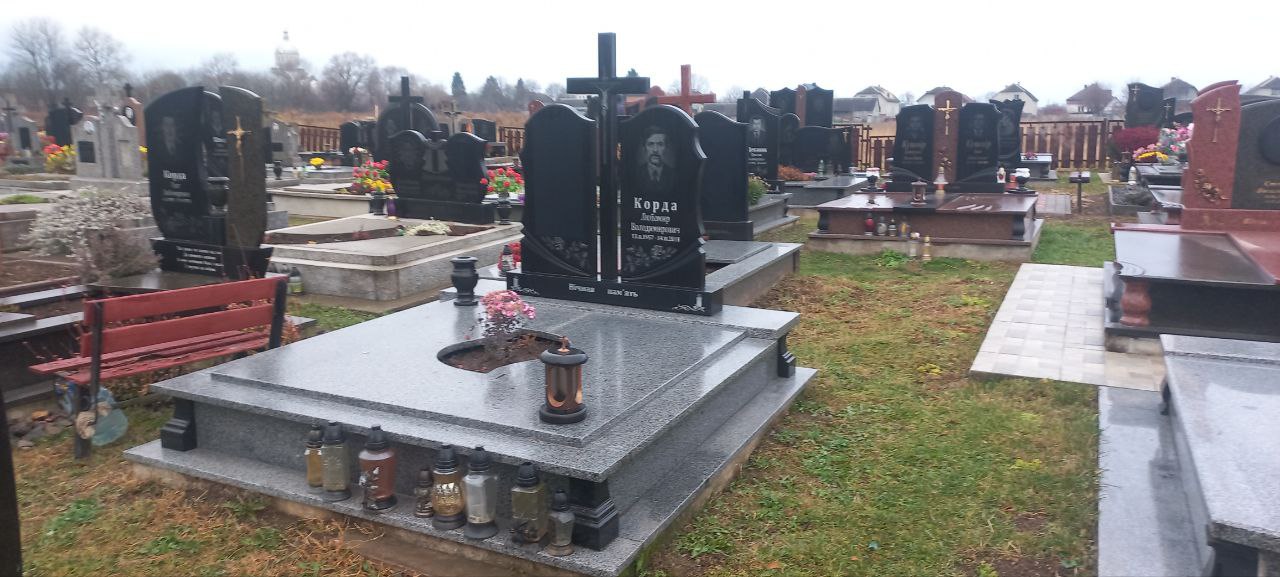 Подвійний пам’ятник №46