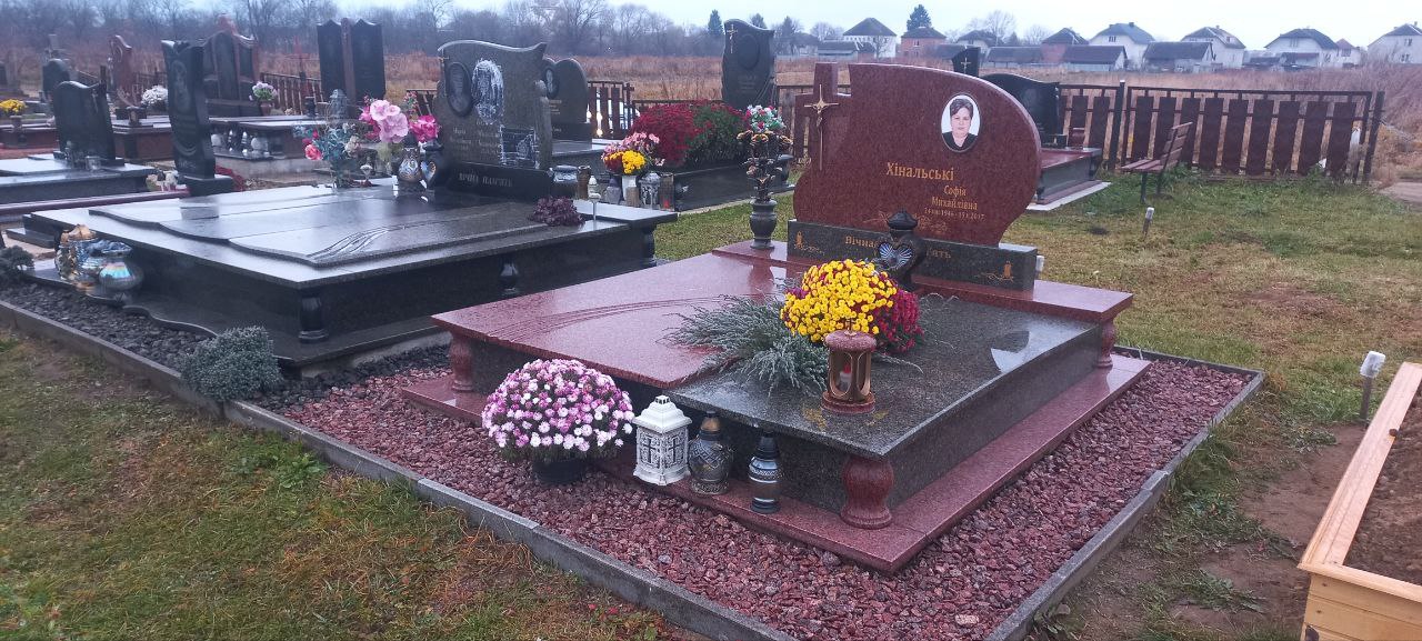 Подвійний пам’ятник №49