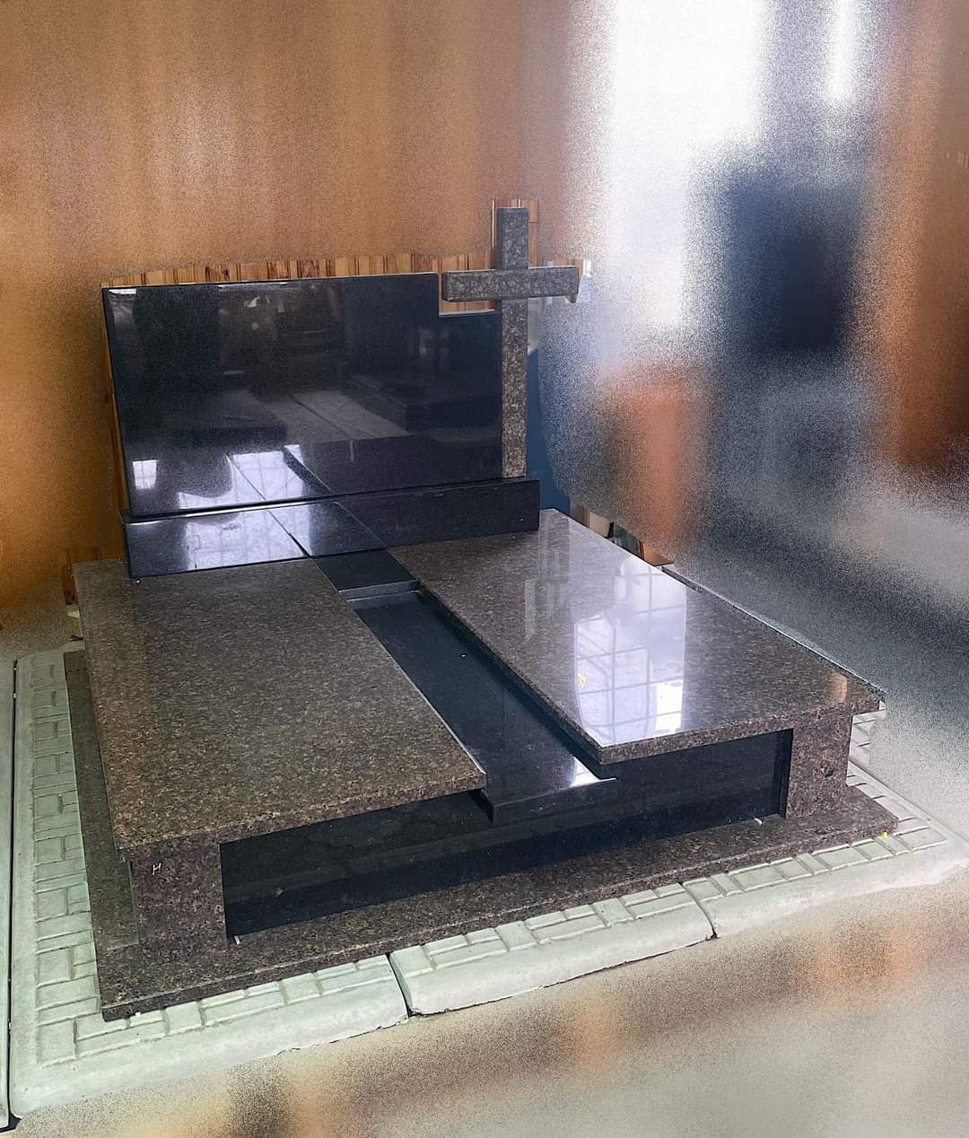 Подвійний пам’ятник №8